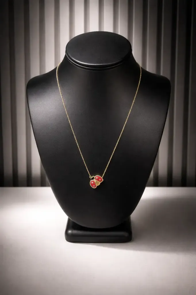 Cadena con colgante de mariquita